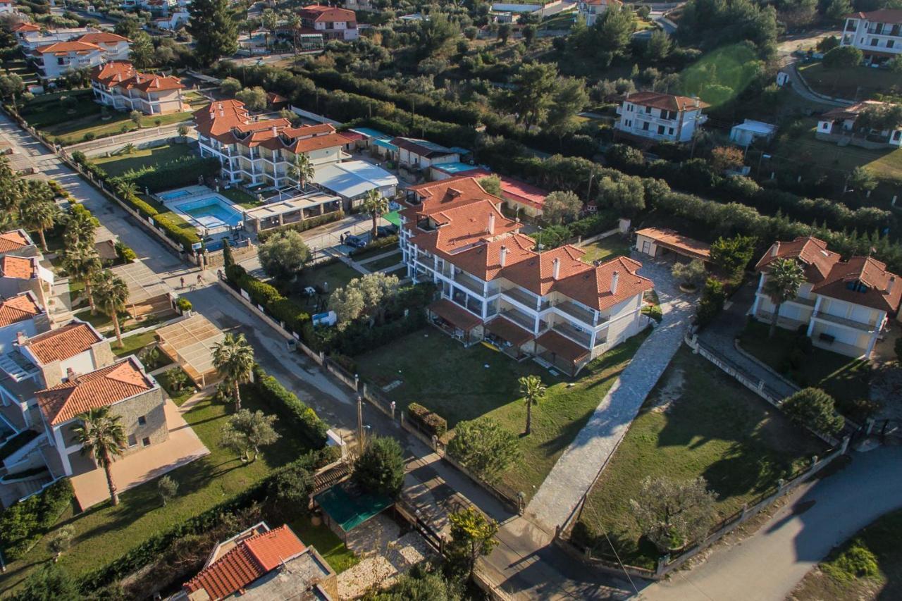 Golden Family Apartment