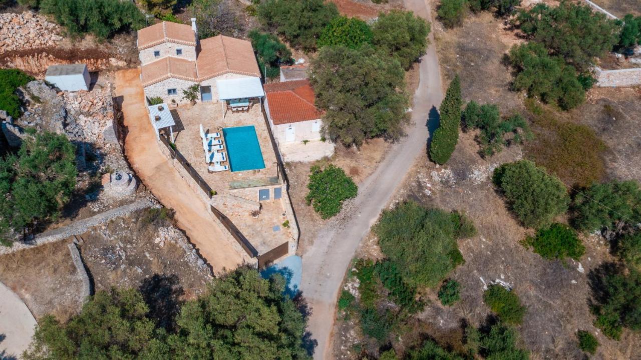 Daniela - Private Pool And Serene Location, By Zantewize * Korithion