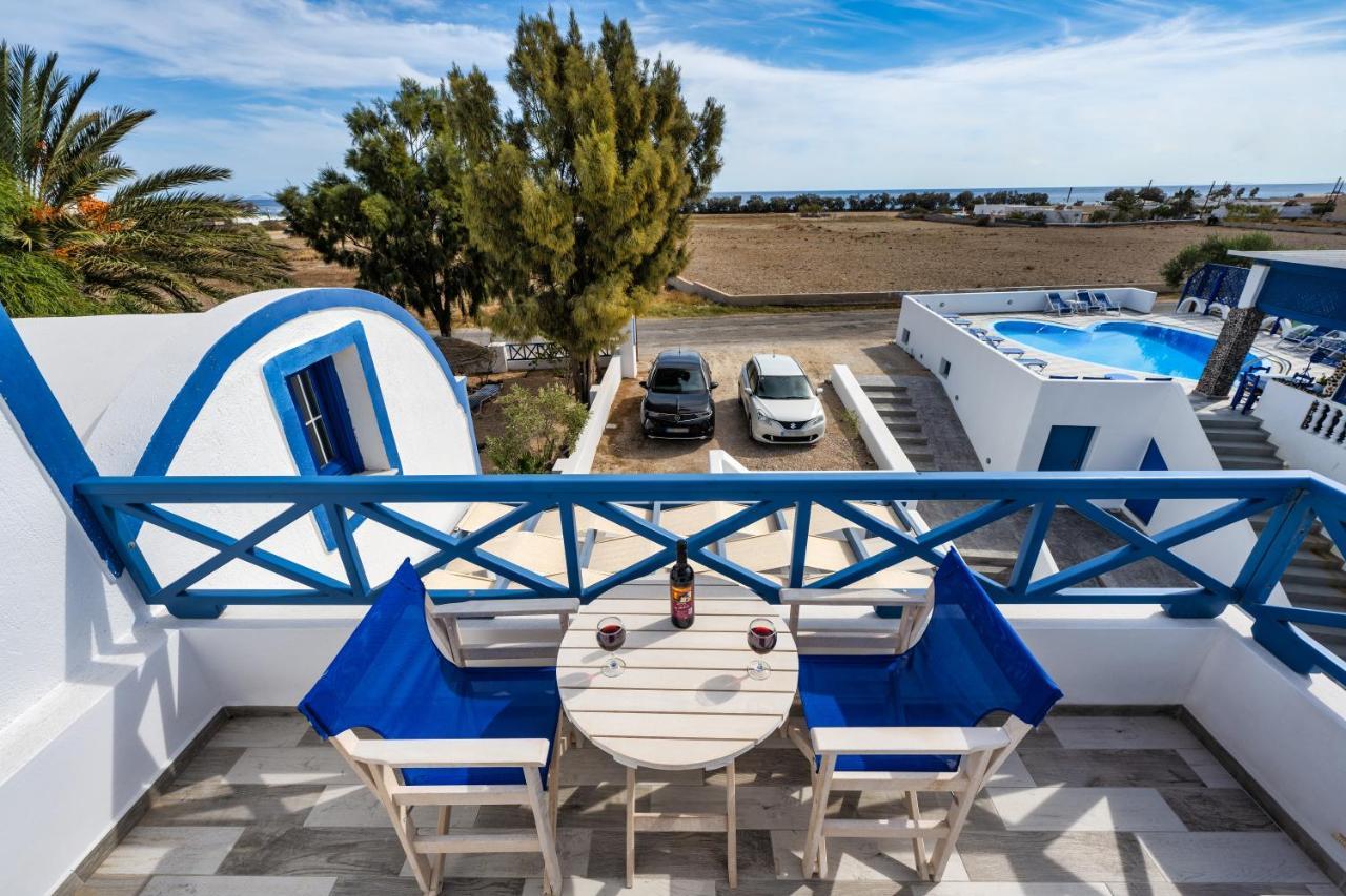 Honeymoon Aparthotel Perivolos (Santorini)