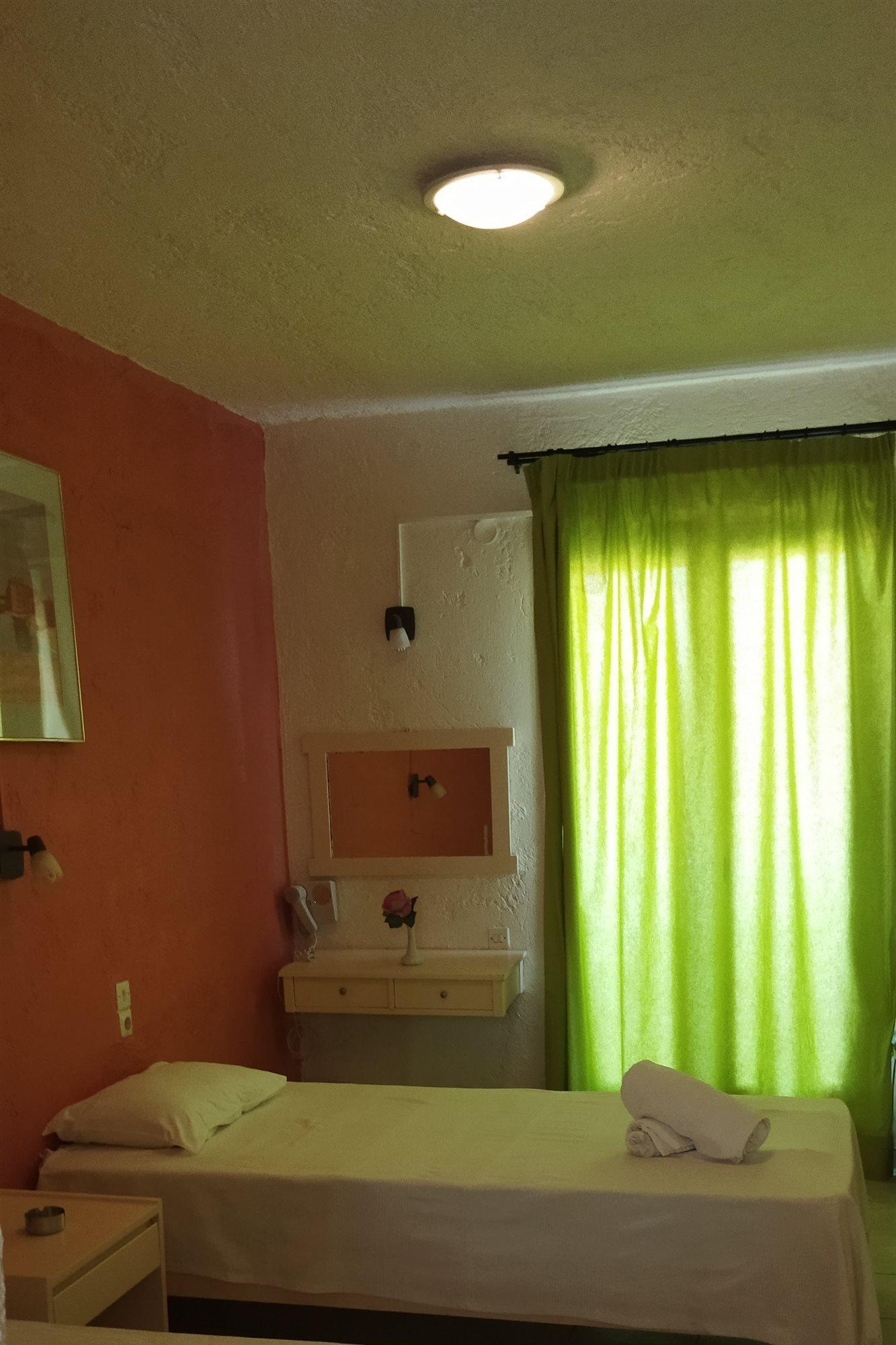 Hotel Cleo 250m From The