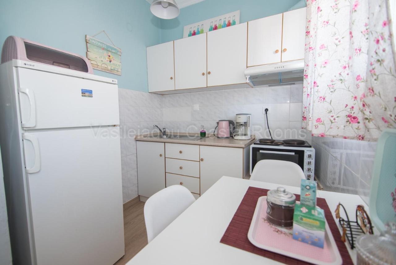 Vasileiadou Coastal Apartment *