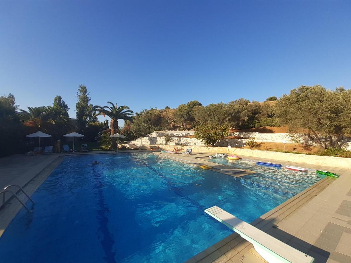 Kyriaki 3*