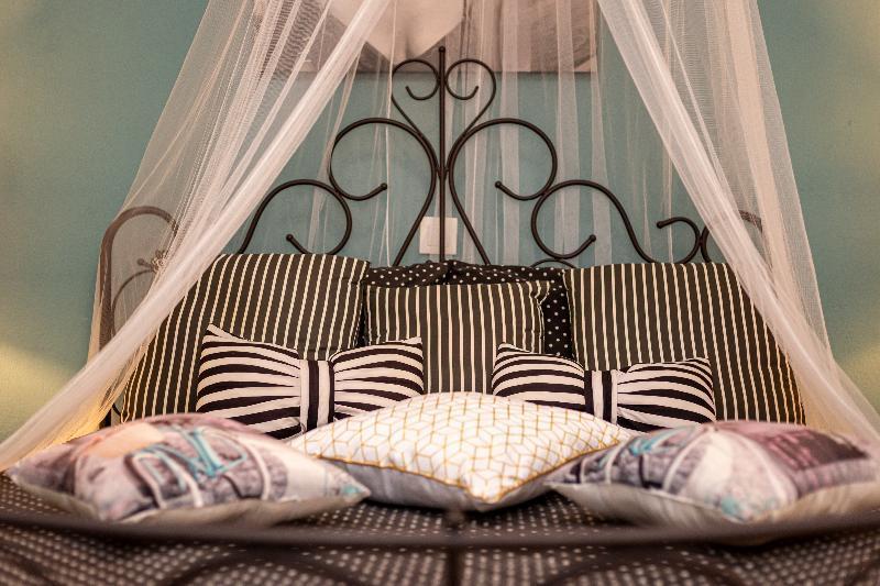 V.a Boutique And * Acharavi (Corfu)