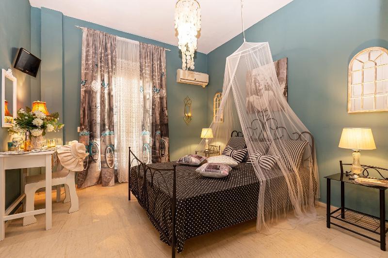 V.a Boutique And * Acharavi (Corfu)