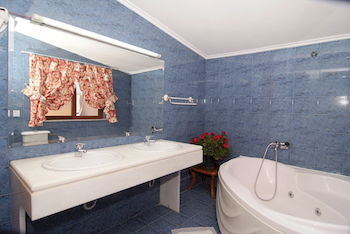 Apartment Karavanos