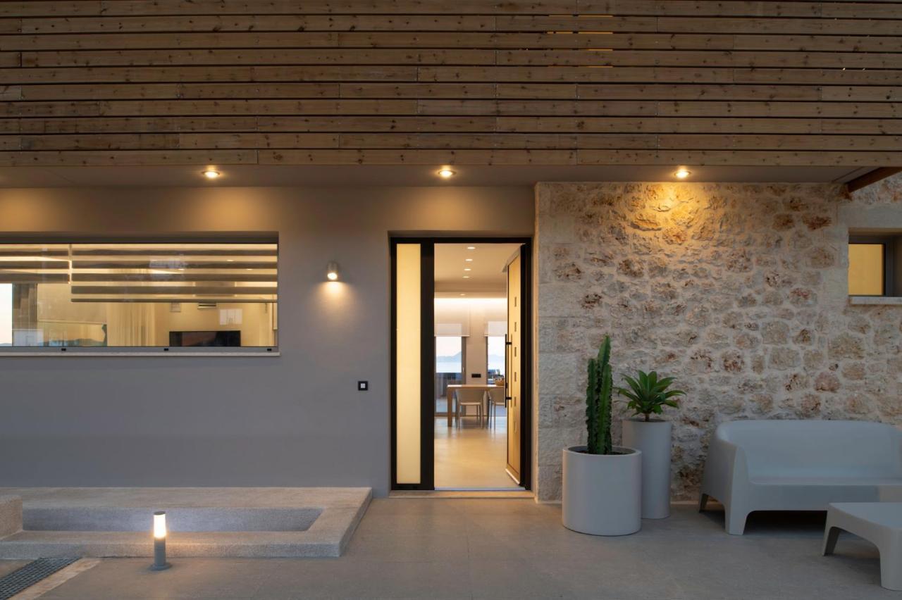 Your Private Retreat By The Beach, With Heated Pool, By Thinkvilla Villa