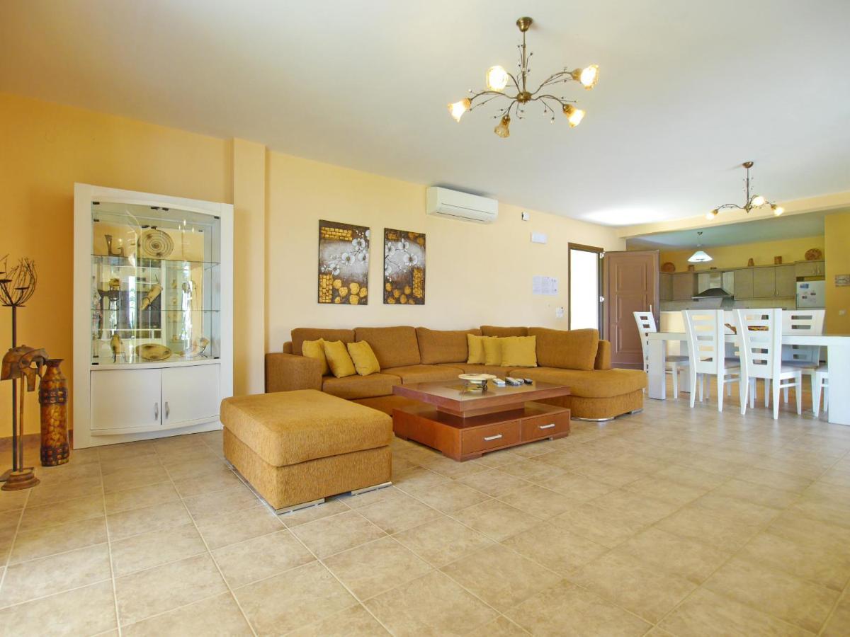 Alexandros Villa
