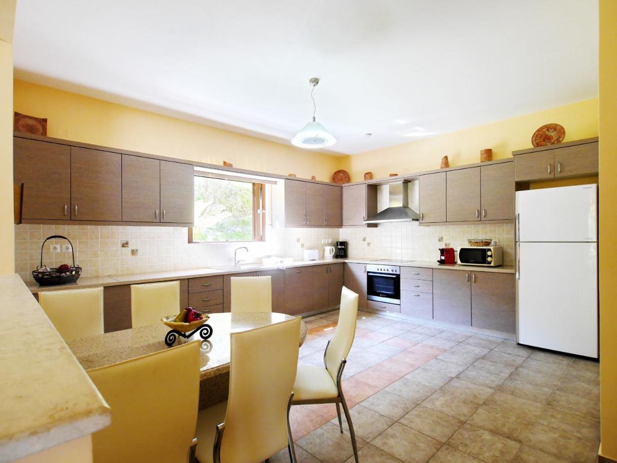 Alexandros Villa
