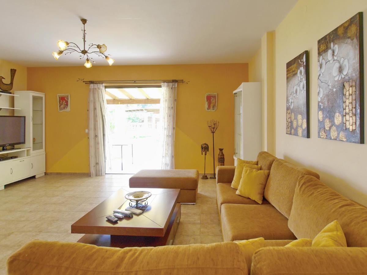 Alexandros Villa