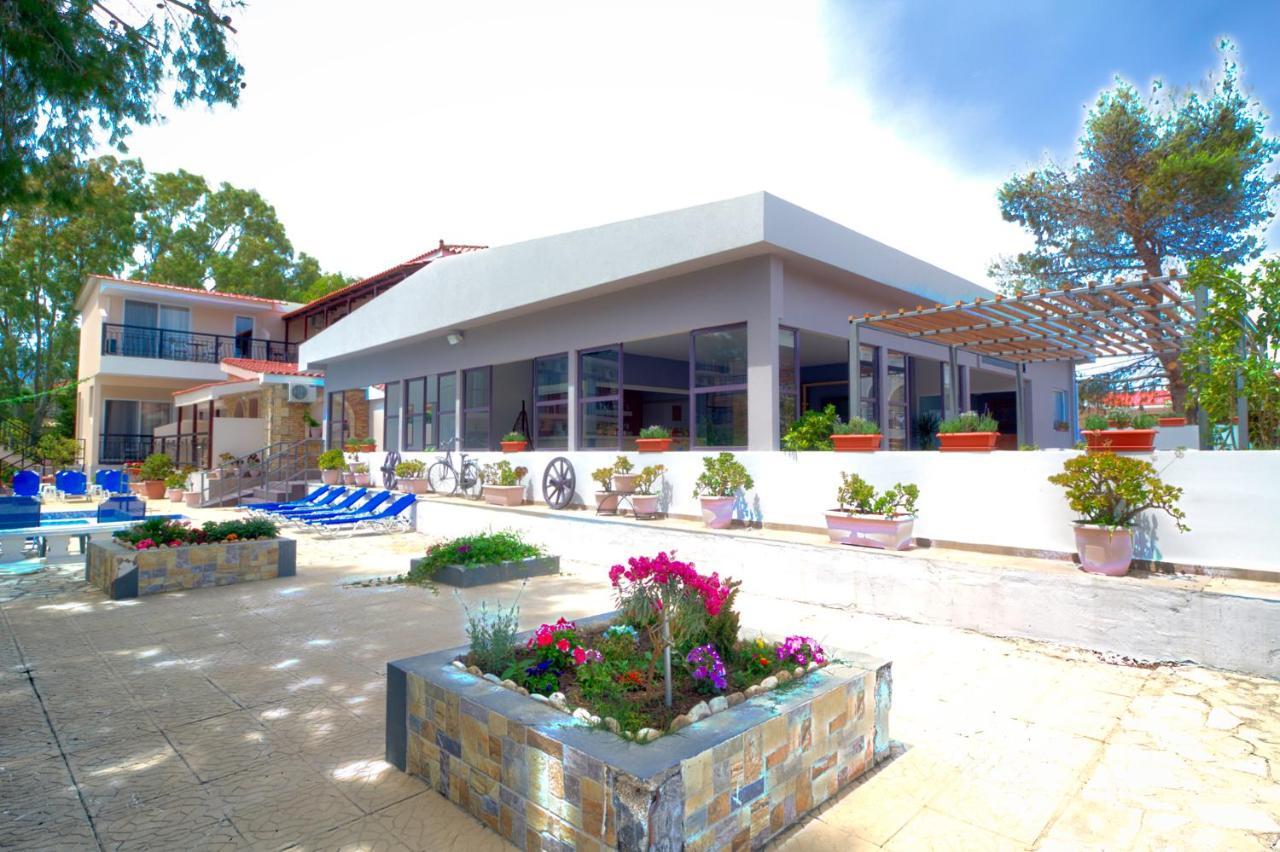 Two Brothers & Apts Aparthotel 3*