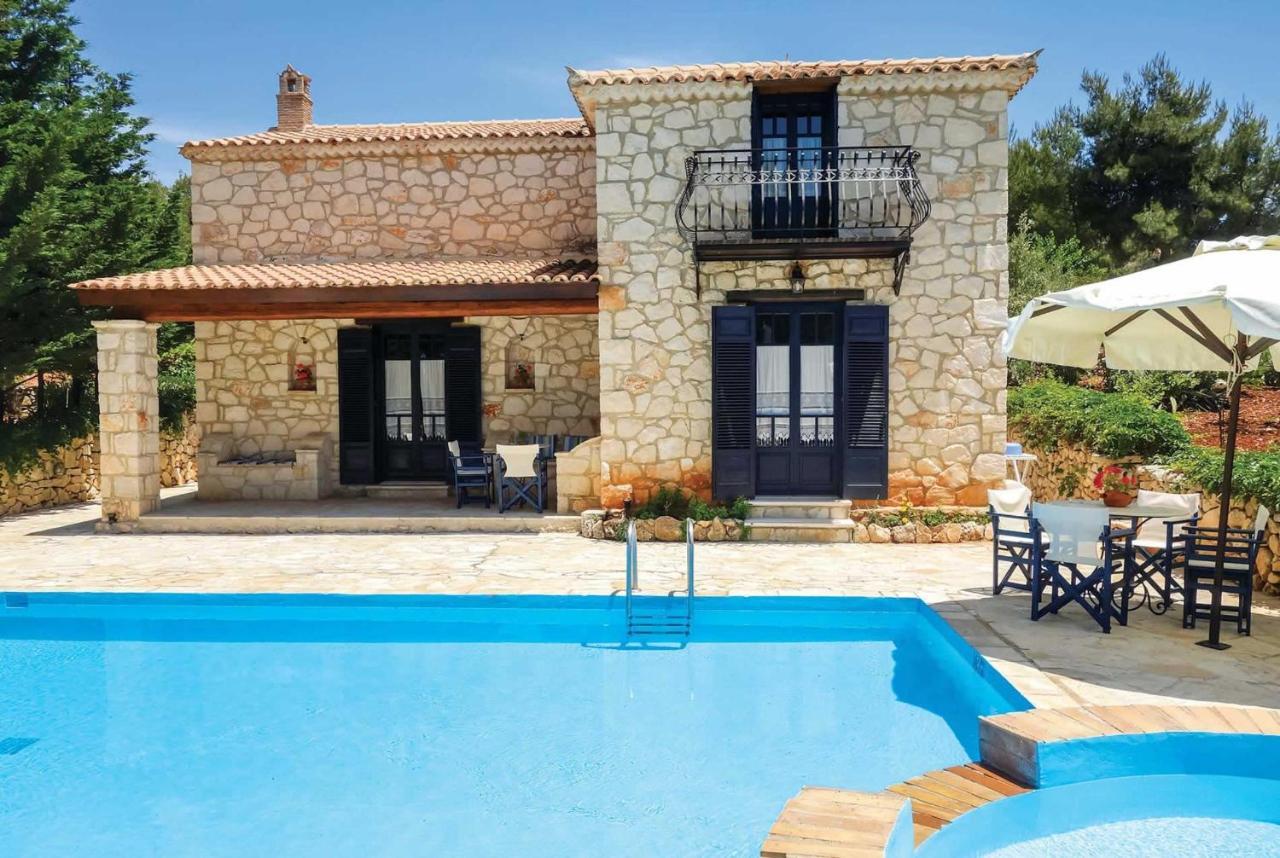 Niovi Villa *