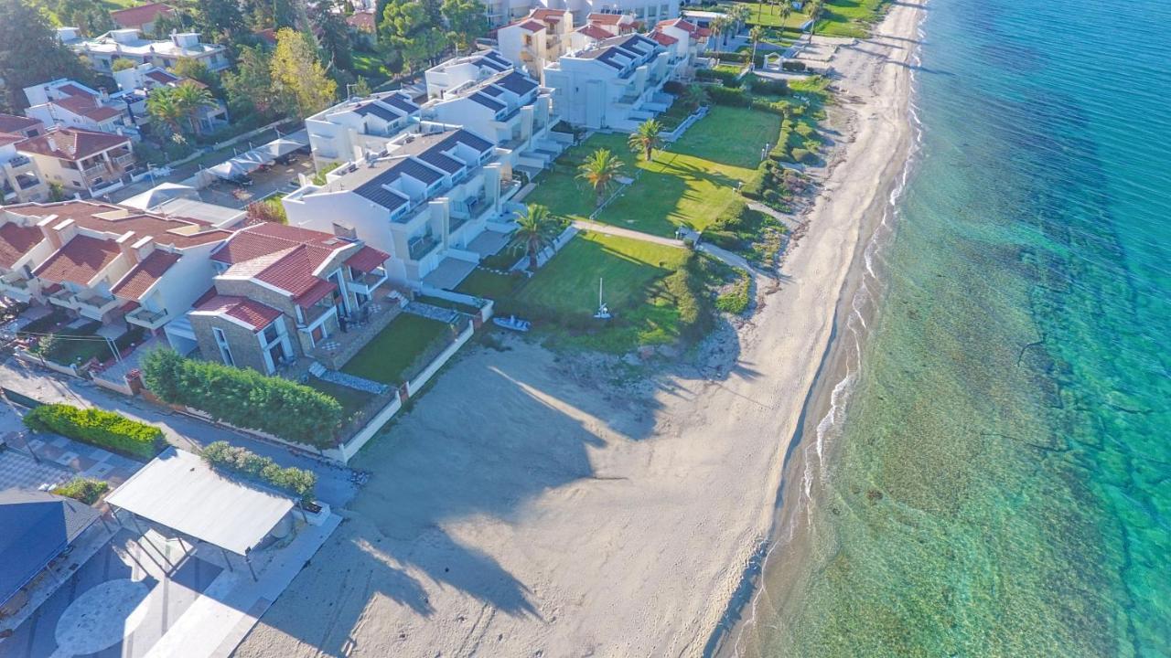 Omega - Beachfront, Garden, Bbq Villa