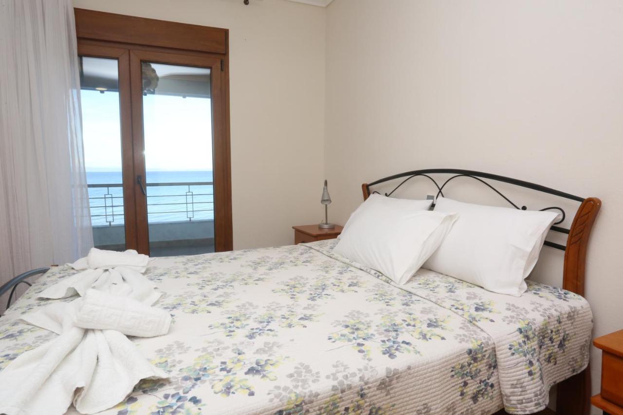Villa Omega - Beachfront, Garden, Bbq