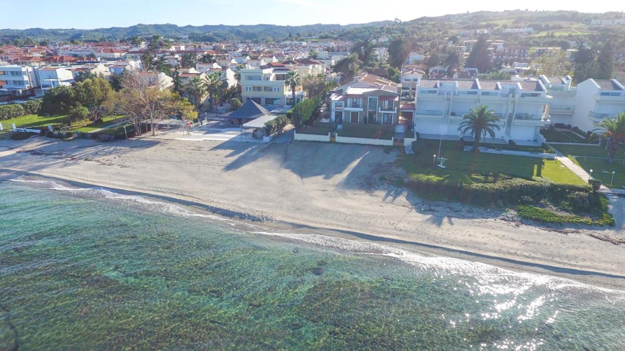 Omega - Beachfront, Garden, Bbq Villa *