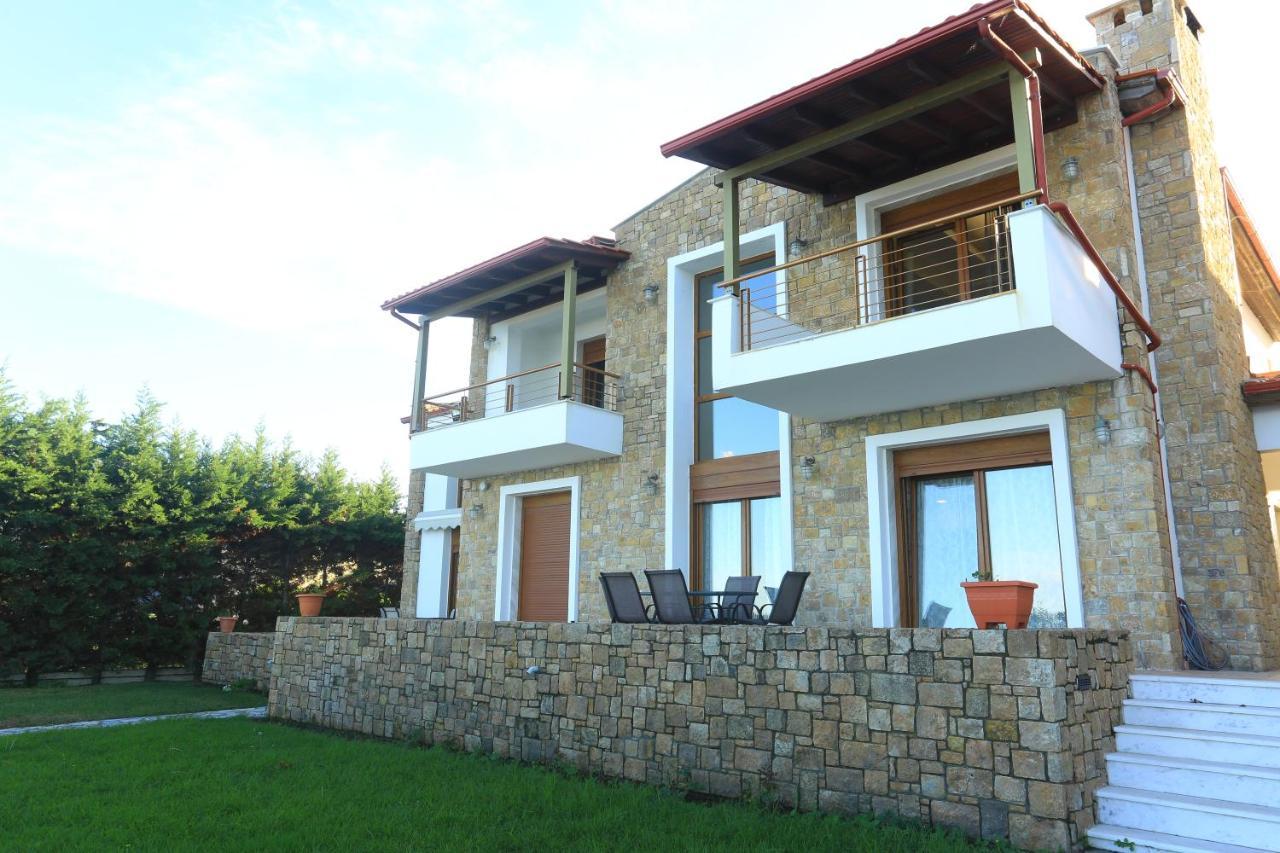 Villa Omega - Beachfront, Garden, Bbq