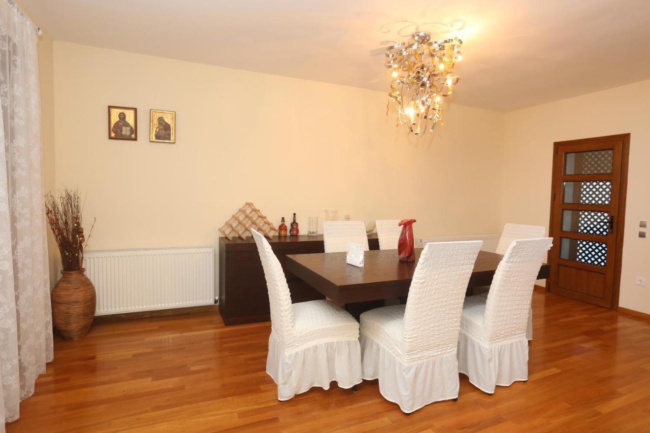 Villa Omega - Beachfront, Garden, Bbq *