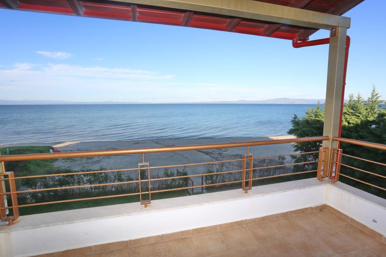 Omega - Beachfront, Garden, Bbq