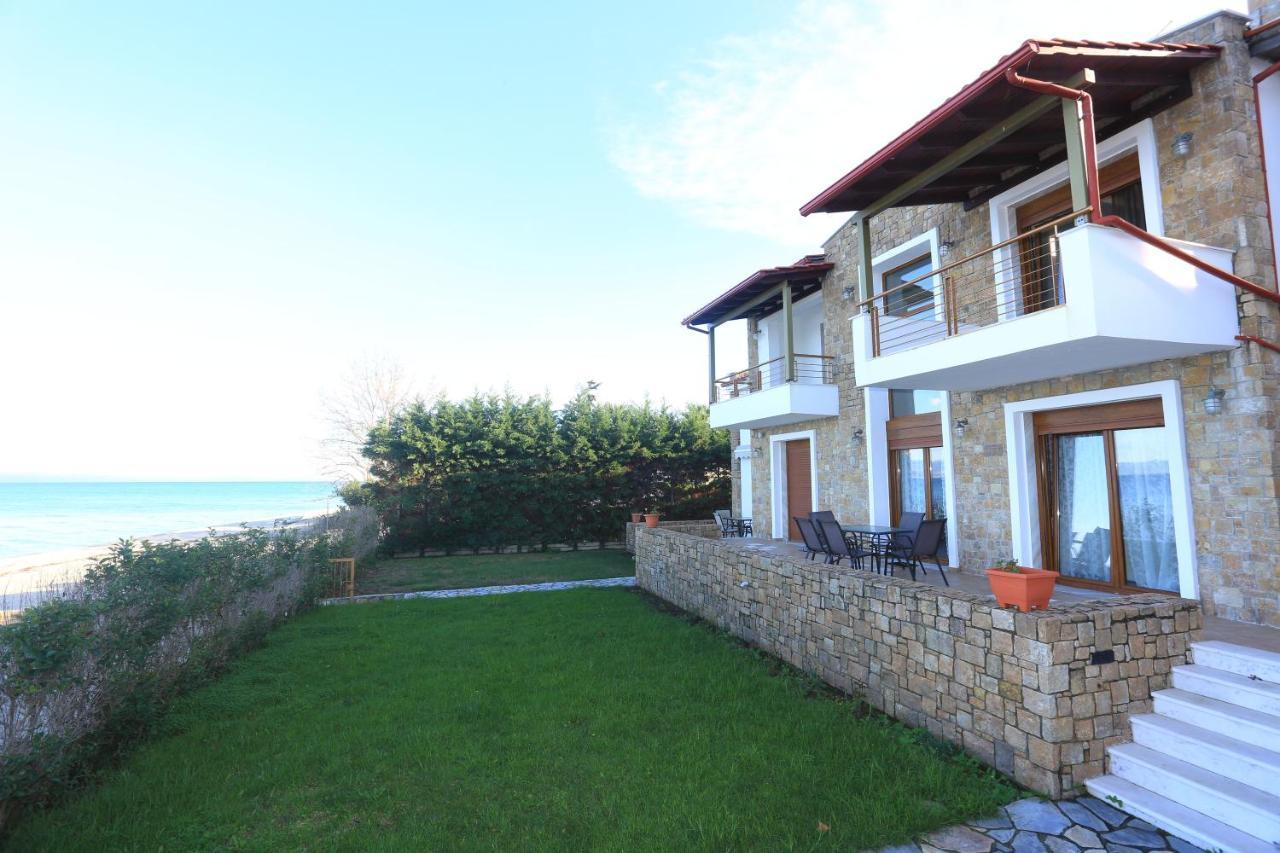 Omega - Beachfront, Garden, Bbq Villa