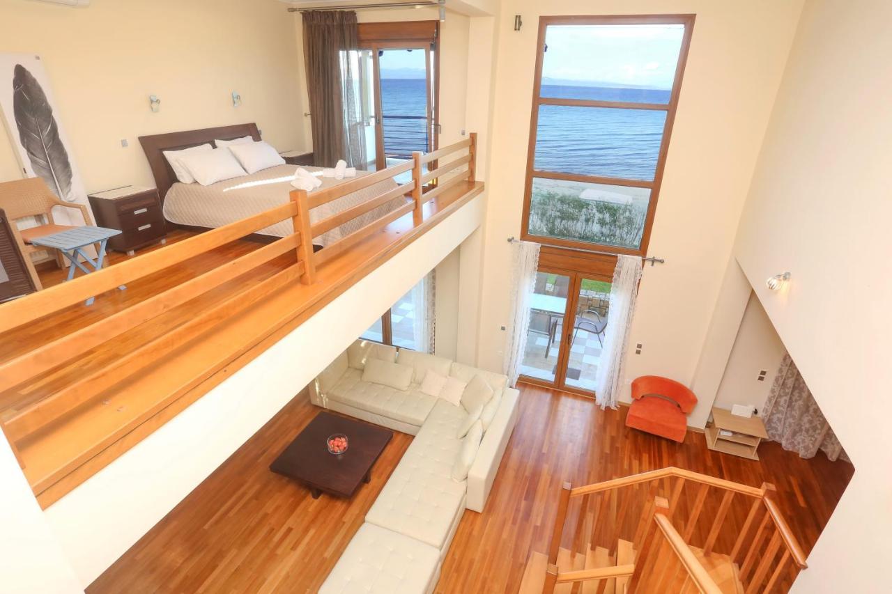 Villa Omega - Beachfront, Garden, Bbq *