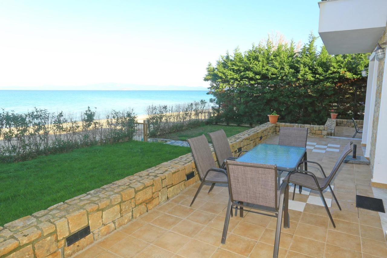 Villa Omega - Beachfront, Garden, Bbq