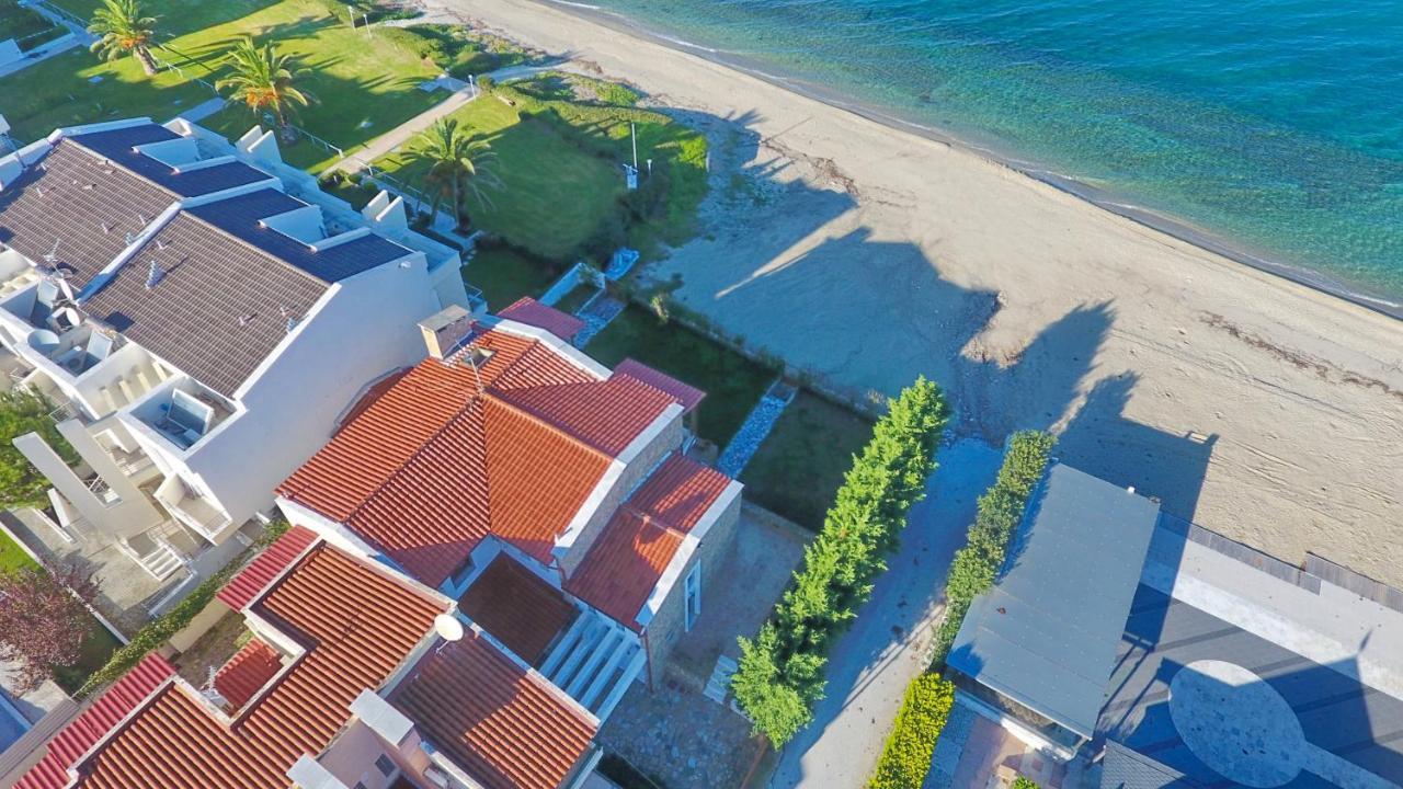 Villa Omega - Beachfront, Garden, Bbq