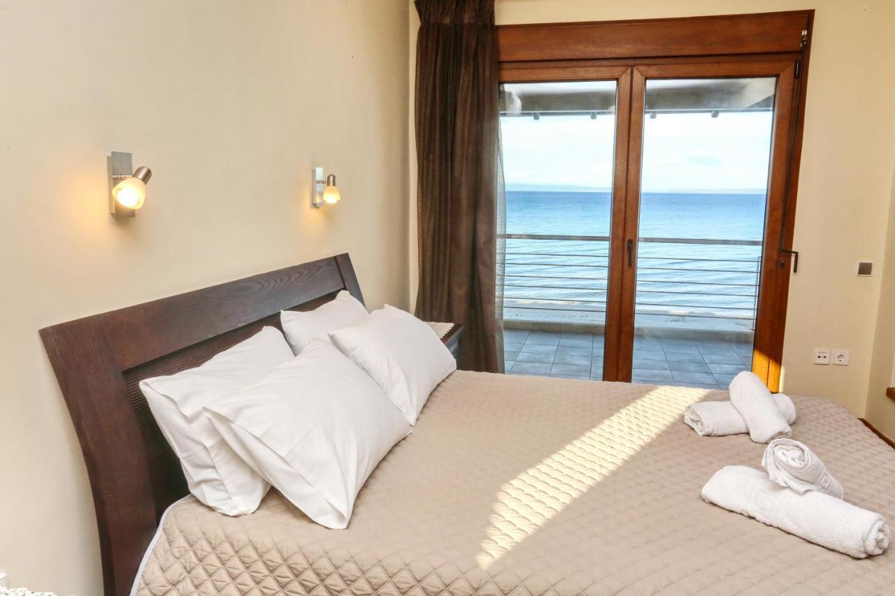Omega - Beachfront, Garden, Bbq Villa *