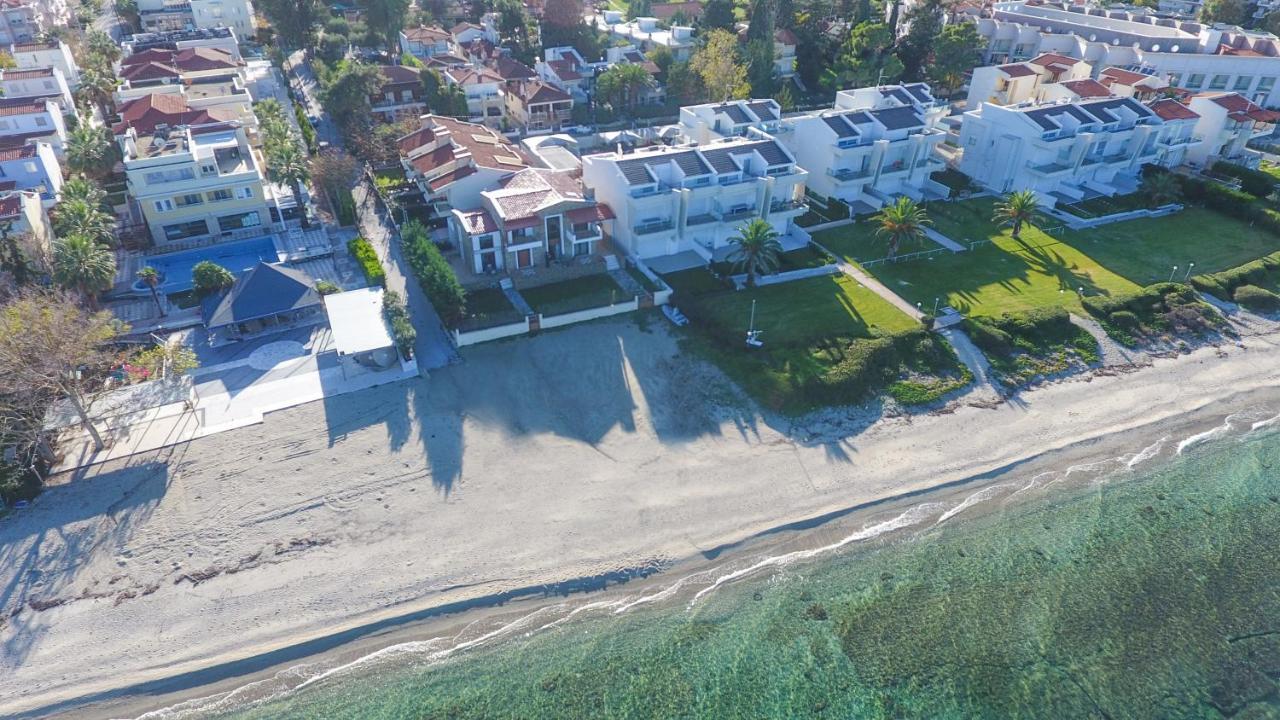 Omega - Beachfront, Garden, Bbq Villa