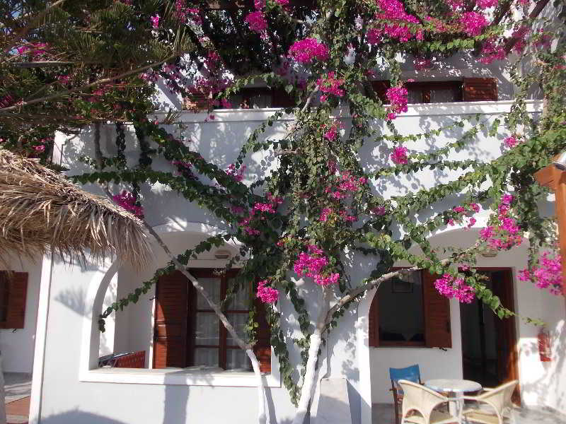 Black * Kamari (Santorini)