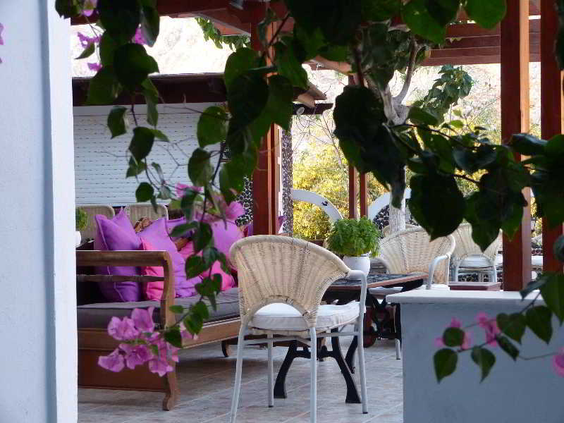Black Kamari (Santorini)