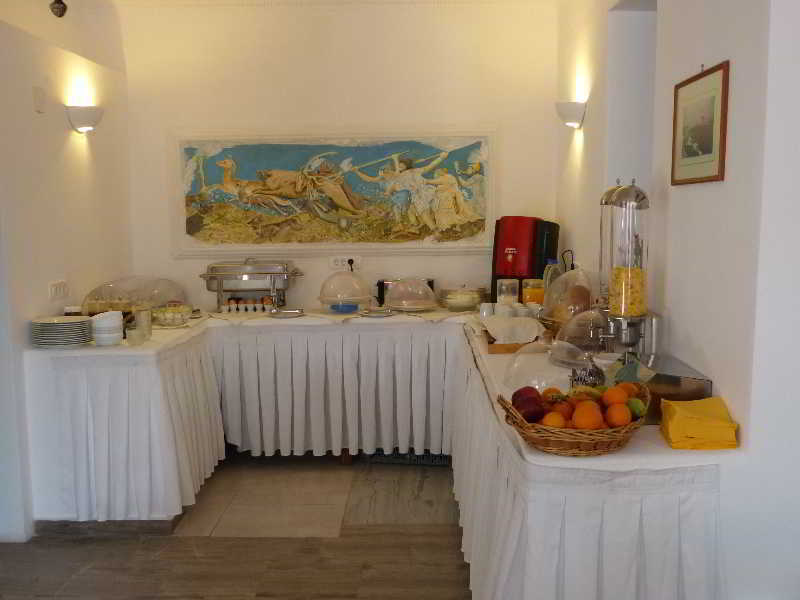 Black * Kamari (Santorini)