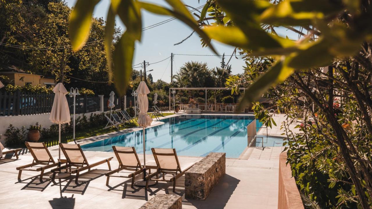 Dominoes Corfu 3*