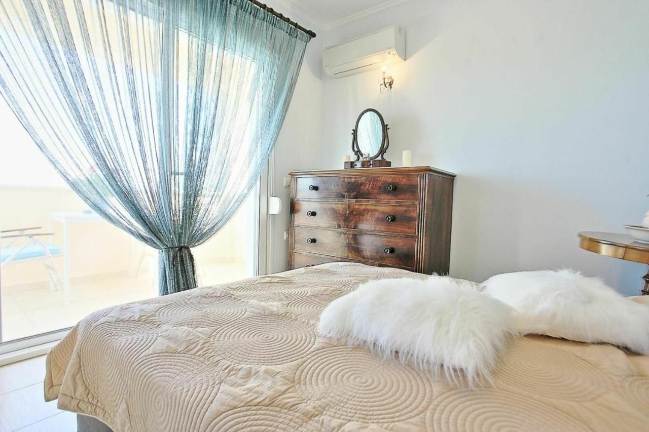 Villa Blue By Posarellivillas