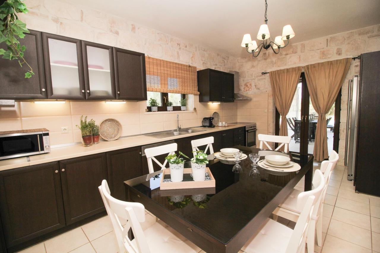 Villa Evanthe Stone