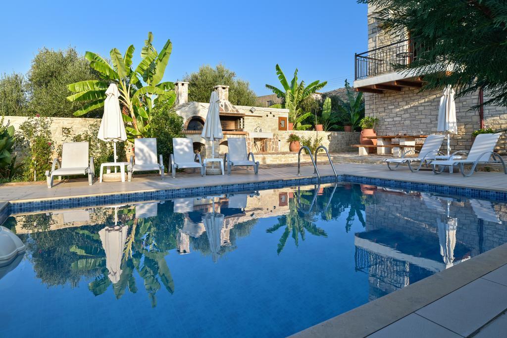 Villa Ahlades *