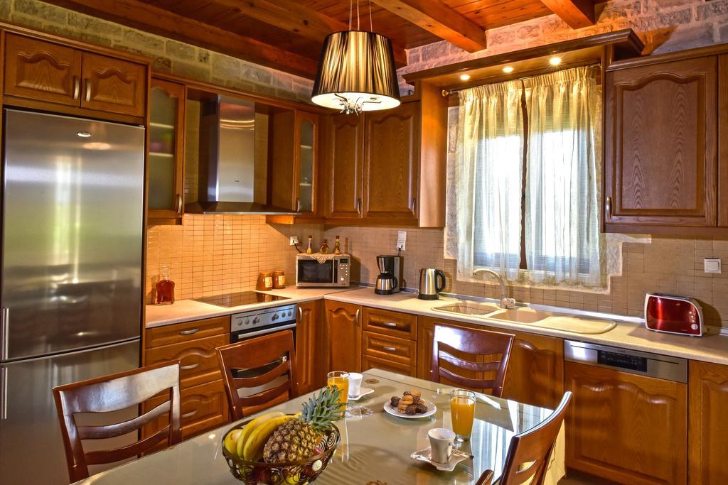 Ahlades Villa *