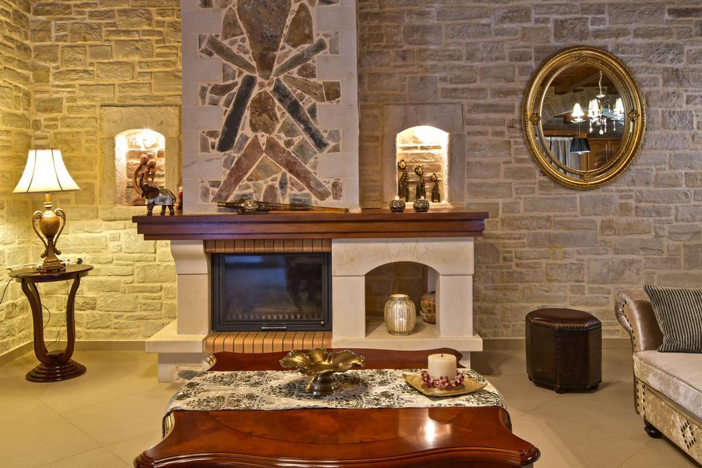 Villa Ahlades *