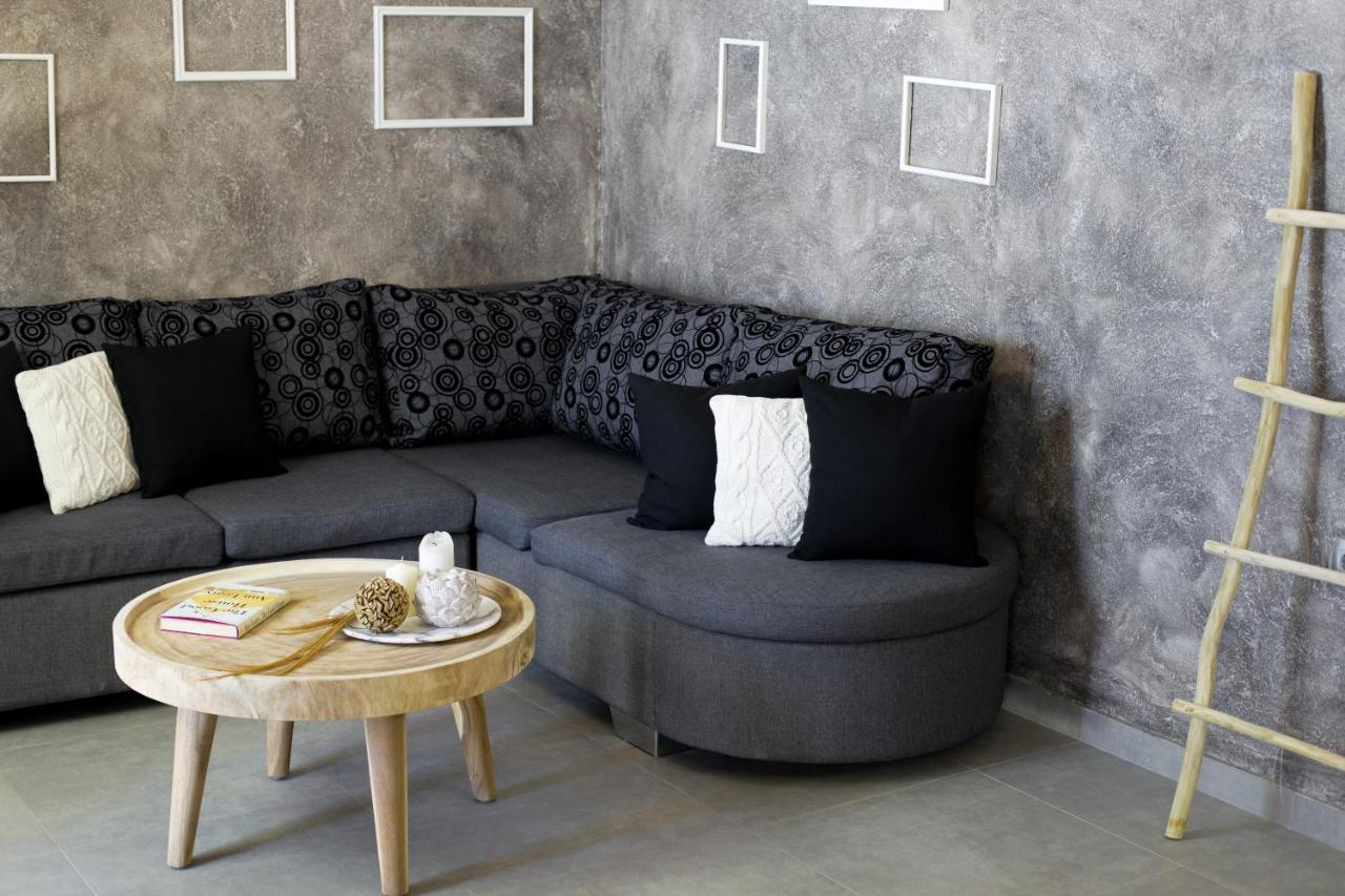 Pithos Modern