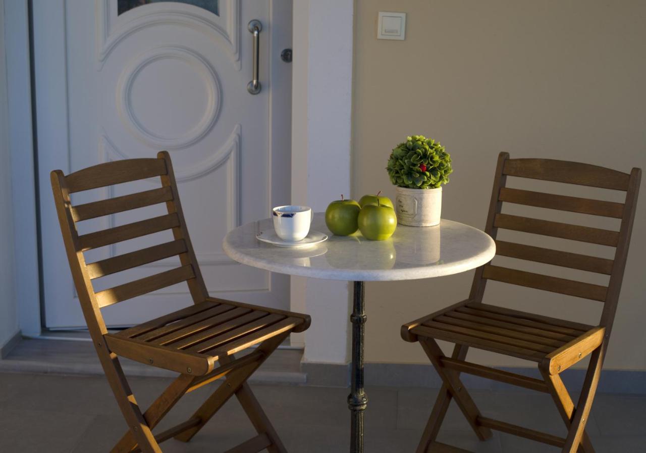 Apartment Pithos Modern