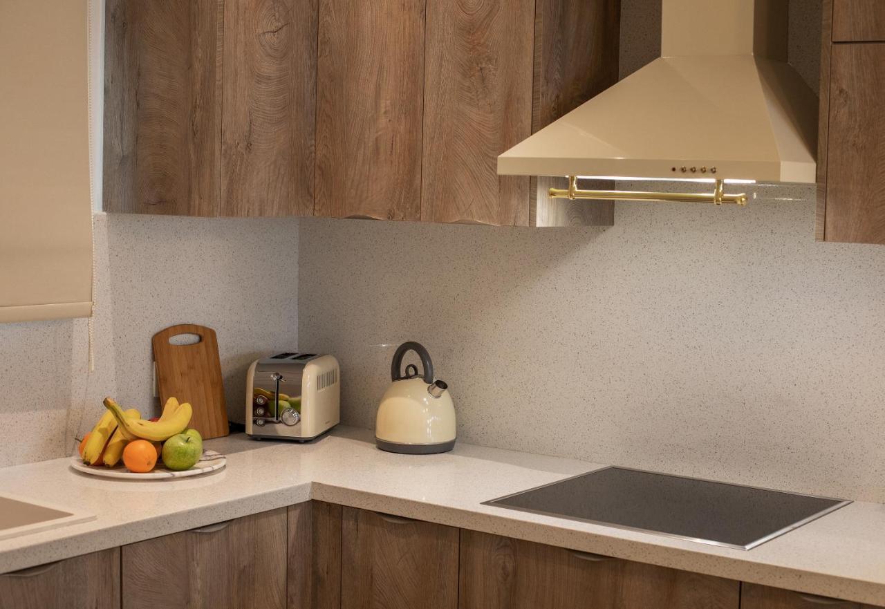 Pithos Modern