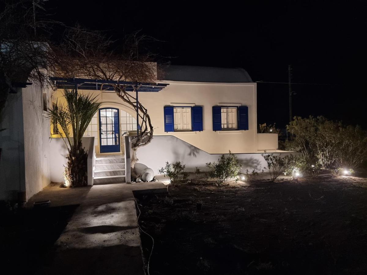 Angelica Perivolos (Santorini)
