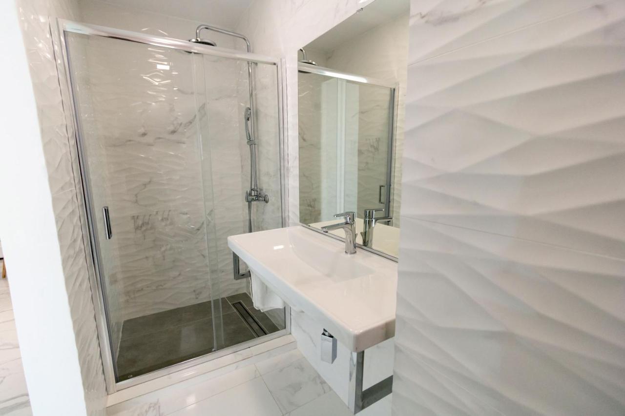 Aria Apts 100 M From The By Posarellivillas