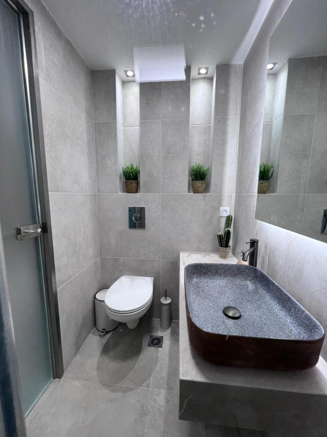 Amarylis Beachfront Studios Apartment