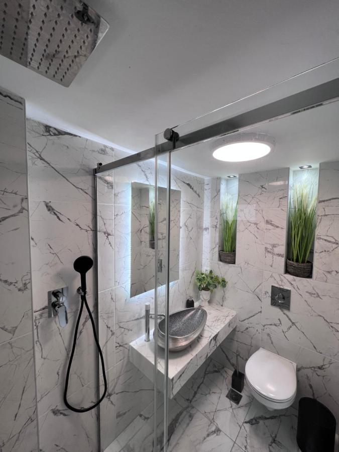 Amarylis Beachfront Studios Apartment Amoudi