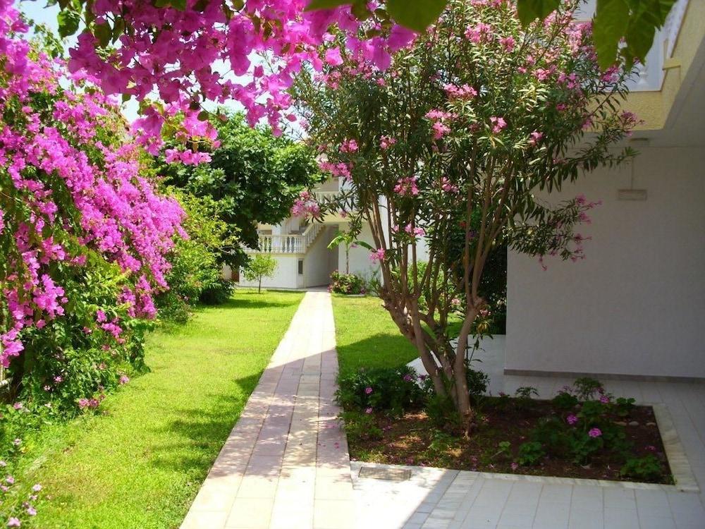 Helgas Paradise Hotel