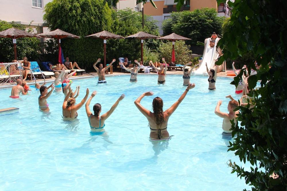 Peridis Family Aparthotel 5*