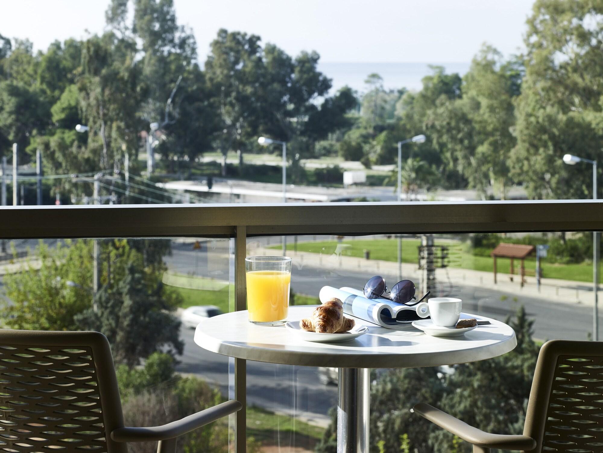 Golden Sun Hotel