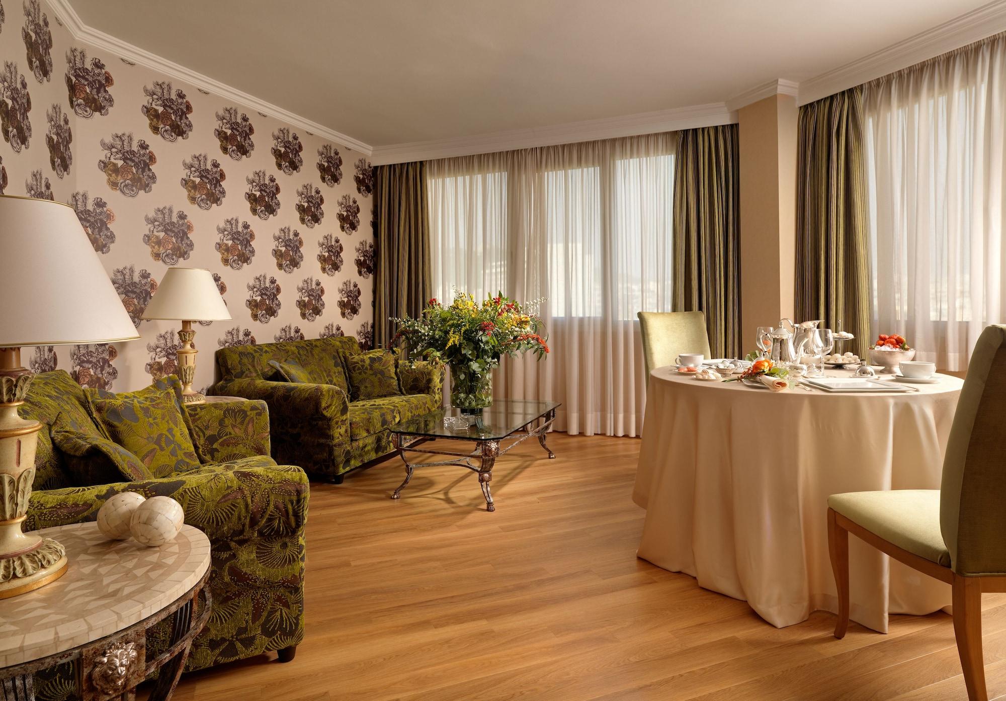Divani Caravel Hotel 5*