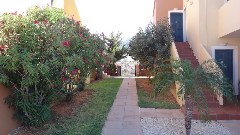 Dia Aparthotel
