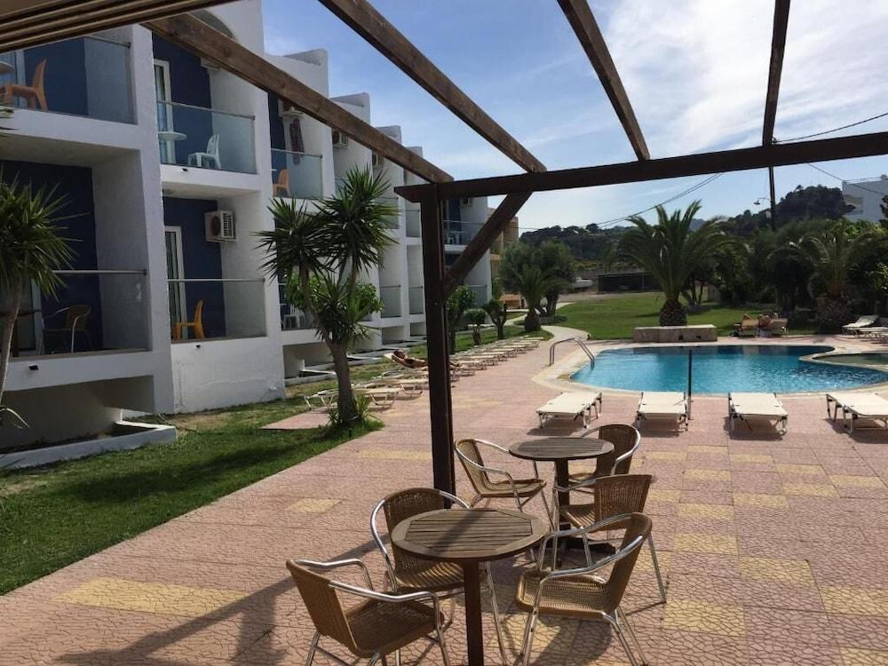 Sevastos Aparthotel