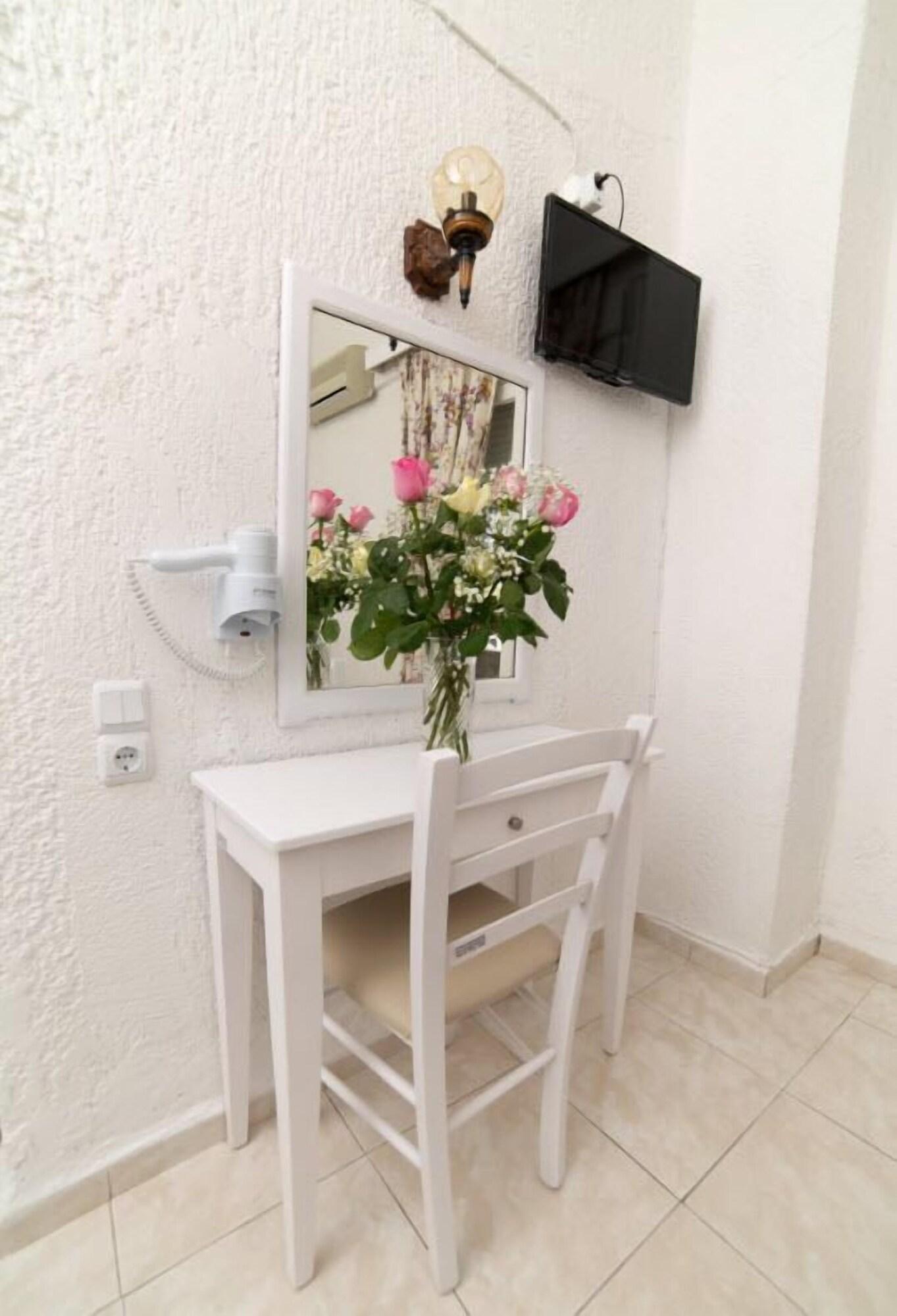 Hotel Roxani 3*